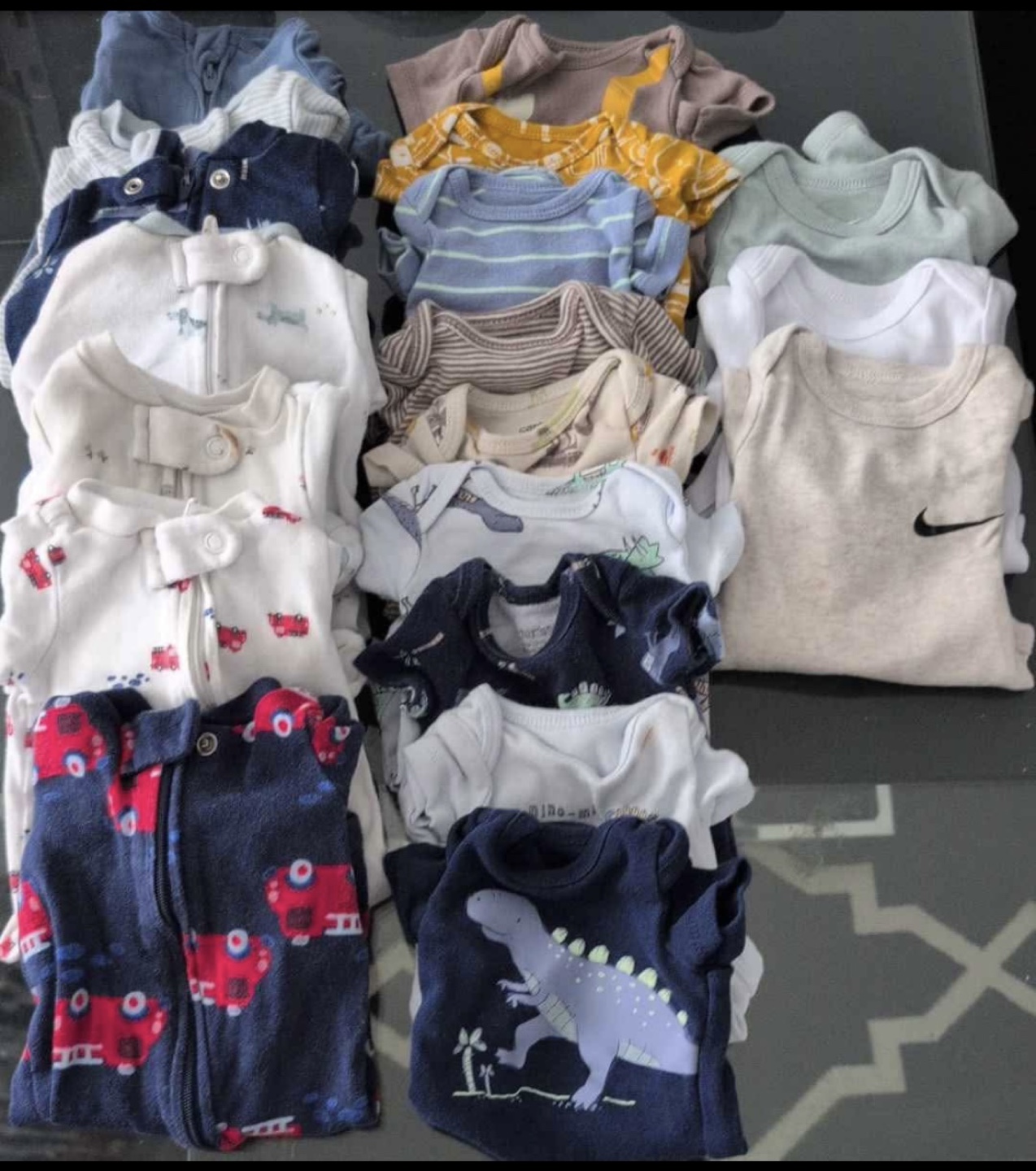 Preemie clothes in very good condition .