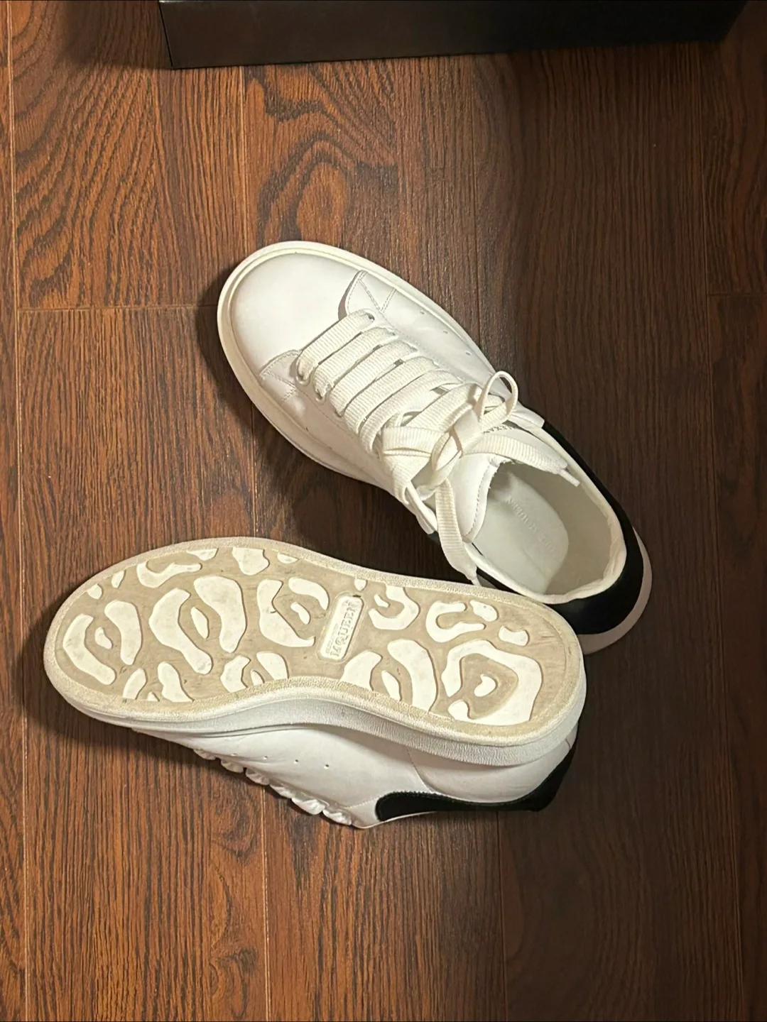 Alexander McQueen White/Black Sneakers image indicator(6)