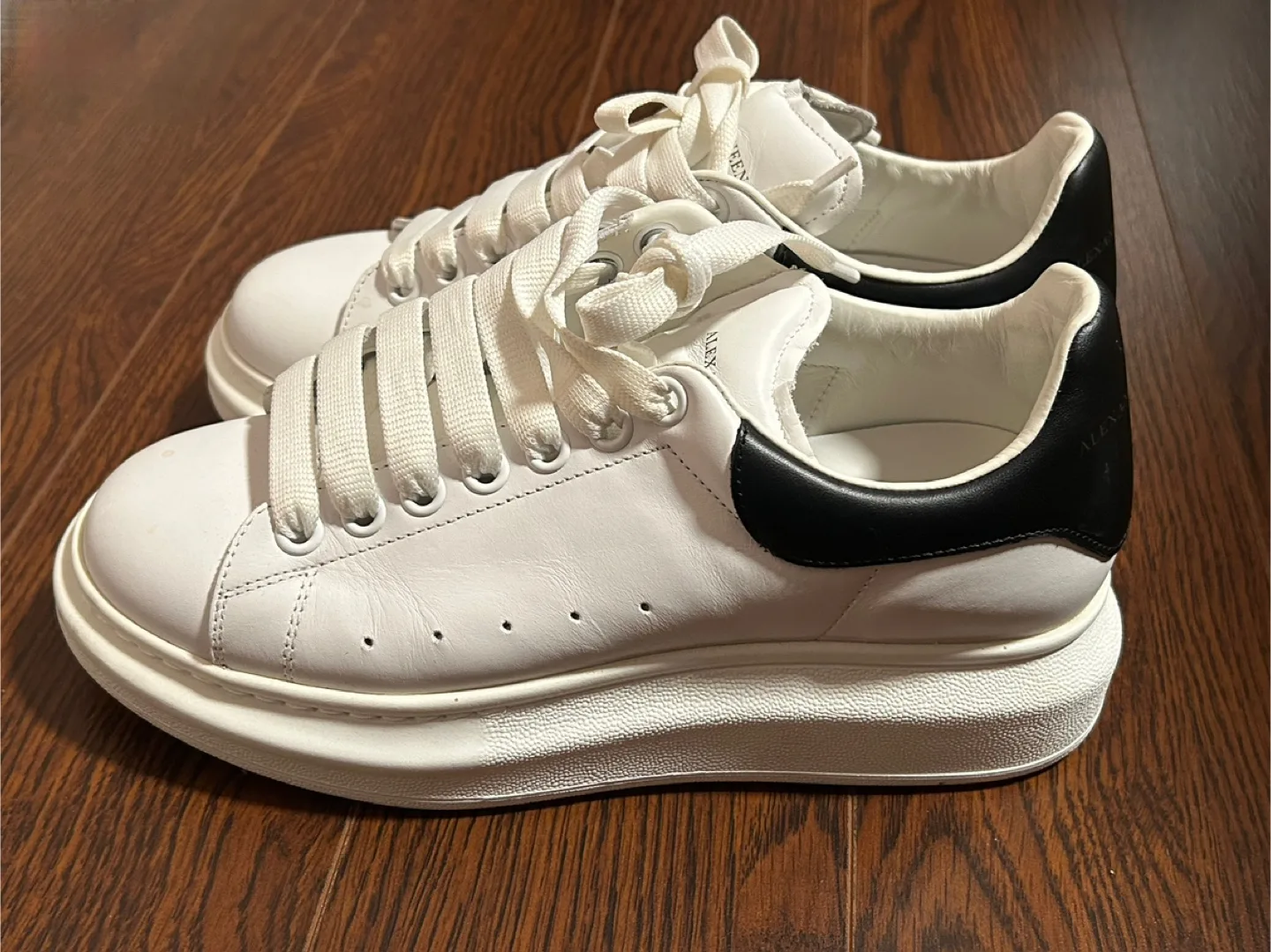 Alexander McQueen White/Black Sneakers image indicator(7)