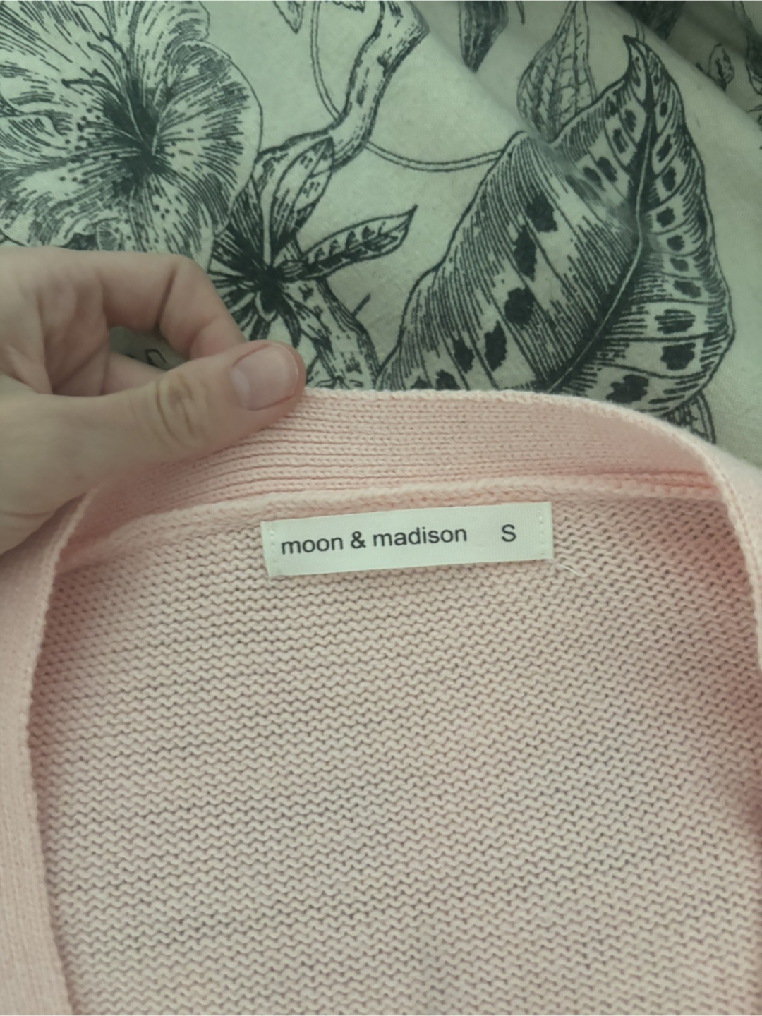 MOVING SALE: Moon & Madison Strawberry Cardigan - Size S - photo 2
