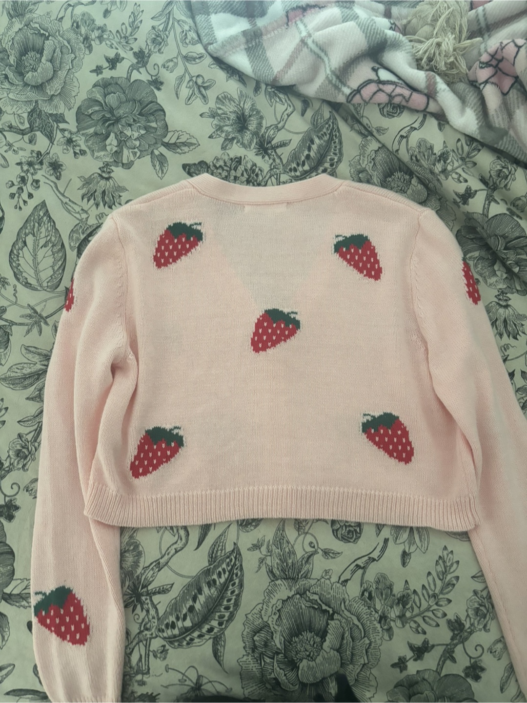 MOVING SALE: Moon & Madison Strawberry Cardigan - Size S - photo 3
