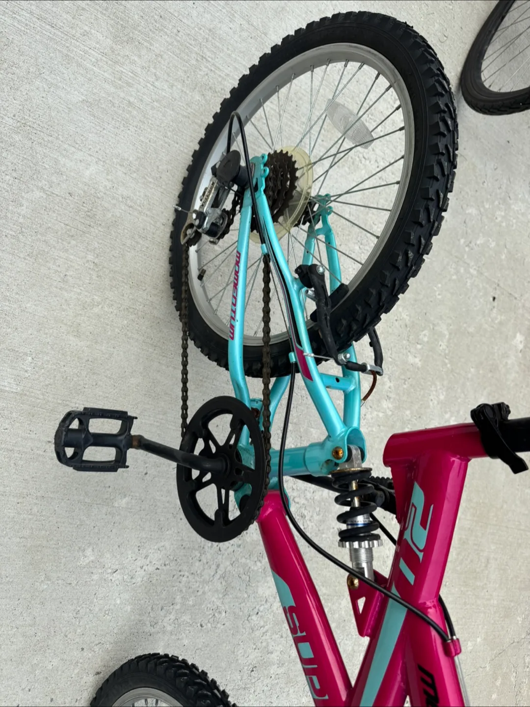 Supercycle Momentum 20" Kids Bike - Pink & Blue image indicator(2)