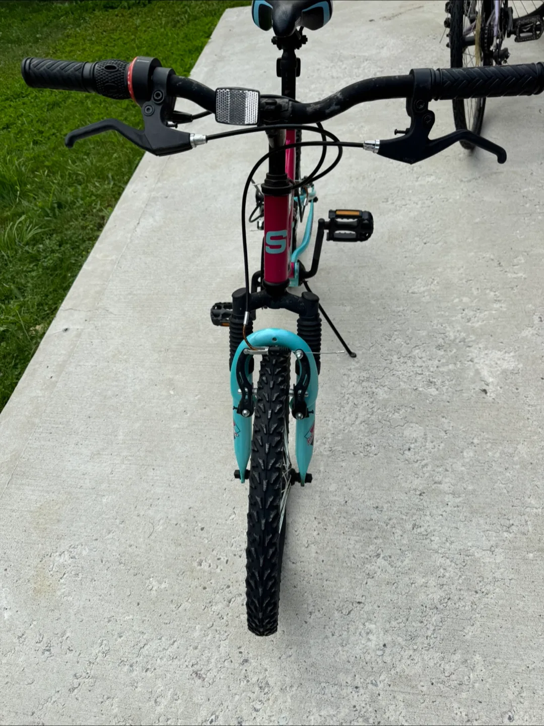 Supercycle Momentum 20" Kids Bike - Pink & Blue image indicator(4)