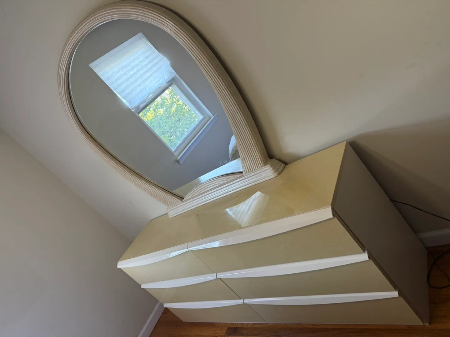 Queen size Bedroom set thumbnail