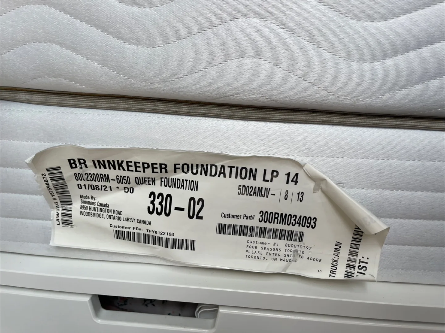 Four Seasons Hotel Luxury Queen Mattress and Signature Sleep Set image indicator(5)