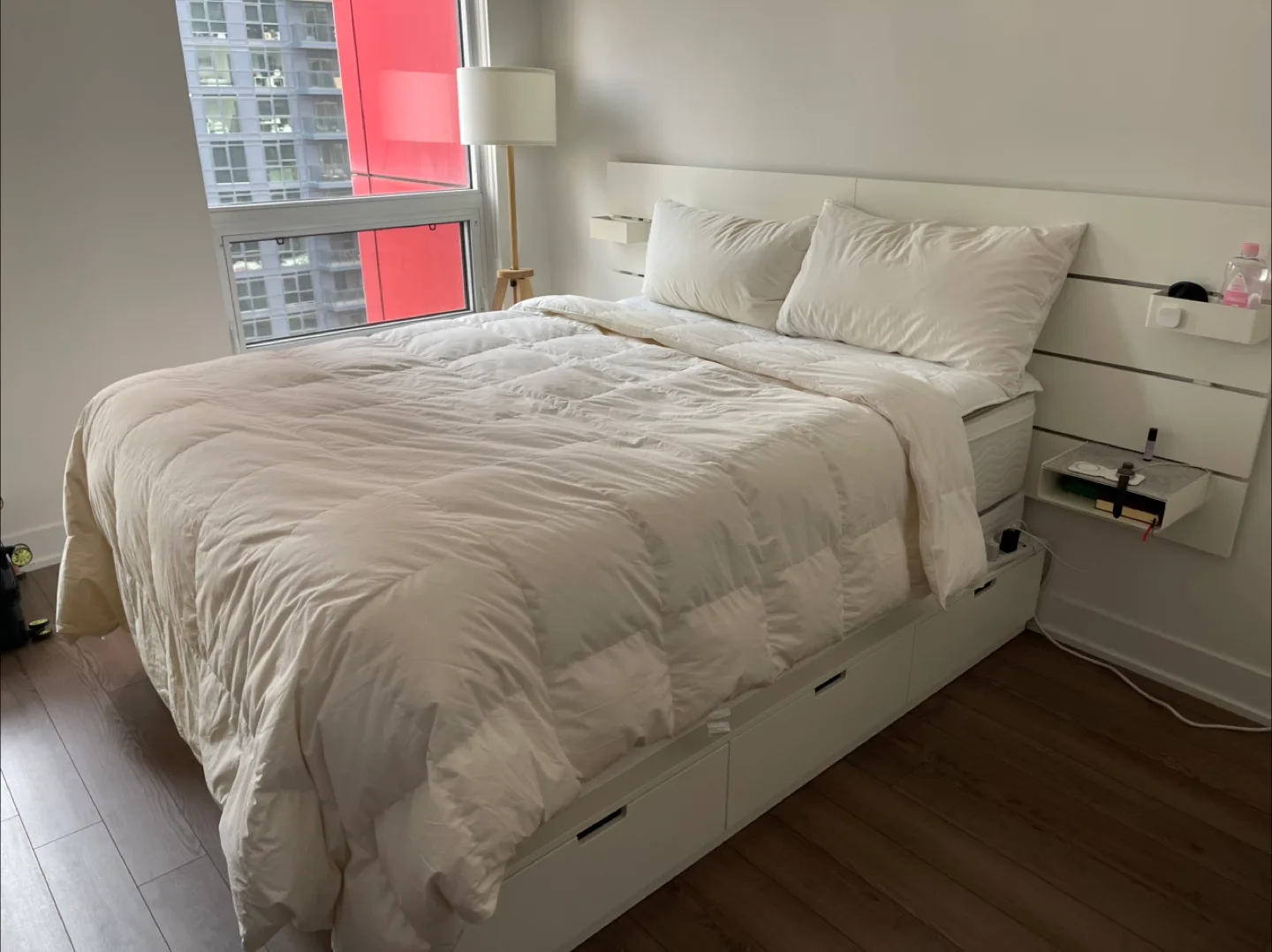 Four Seasons Hotel Luxury Queen Mattress and Signature Sleep Set thumbnail