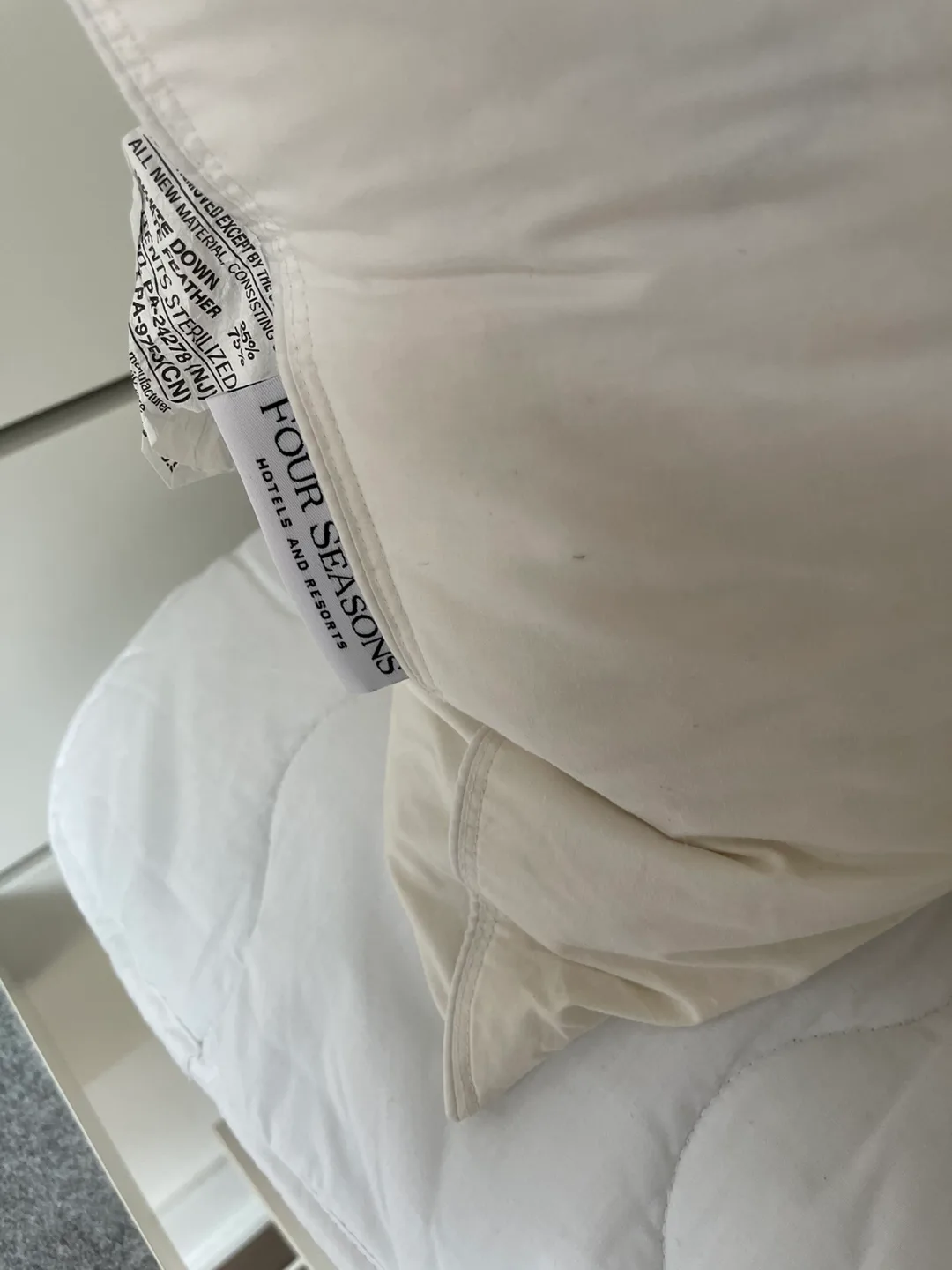 Four Seasons Hotel Luxury Queen Mattress and Signature Sleep Set image indicator(9)