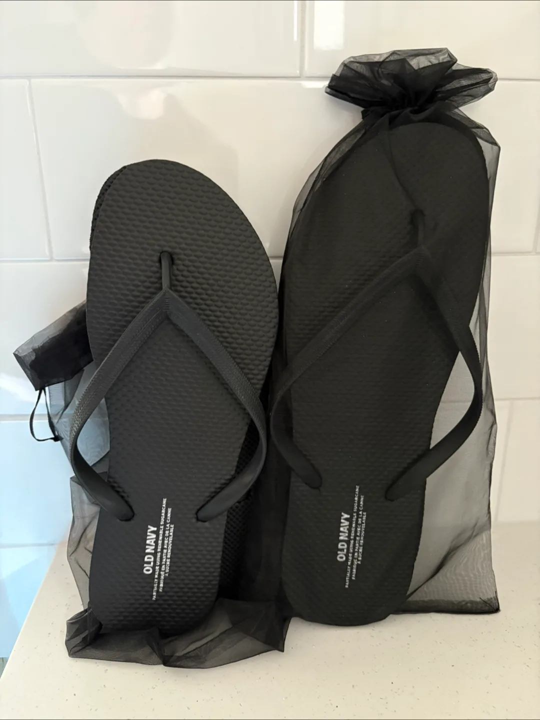 Old Navy Black Flip Flops thumbnail