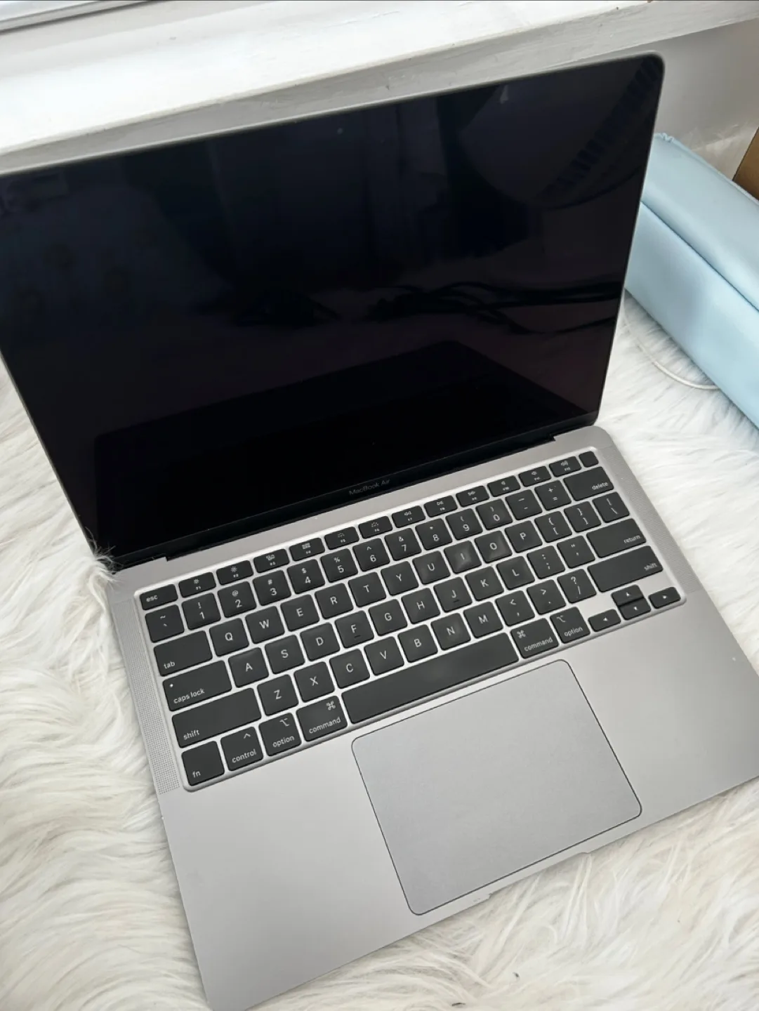 MacBook Air 13-inch, 2020 image indicator(2)