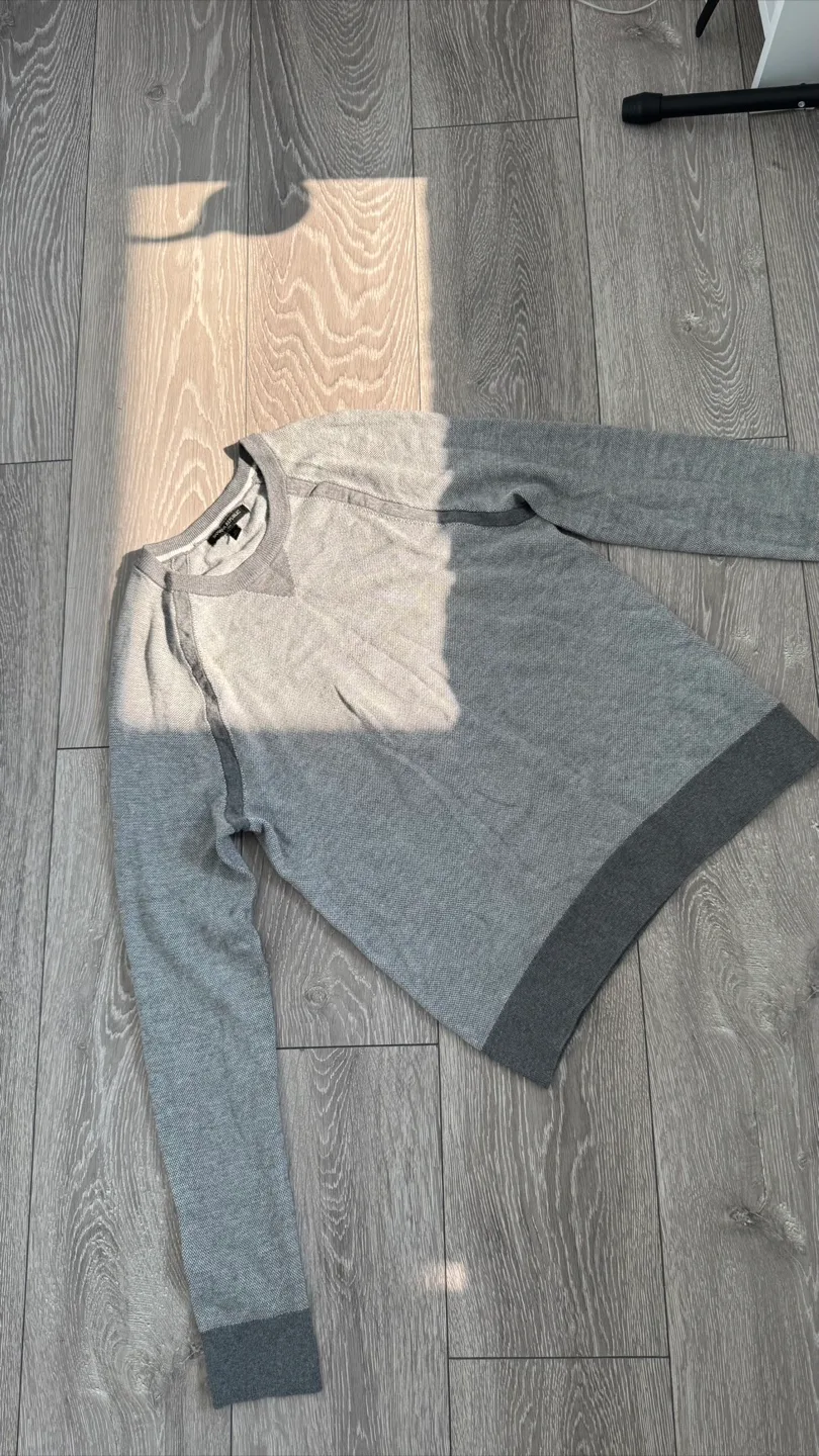 Banana Republic Grey Sweater - Size M thumbnail
