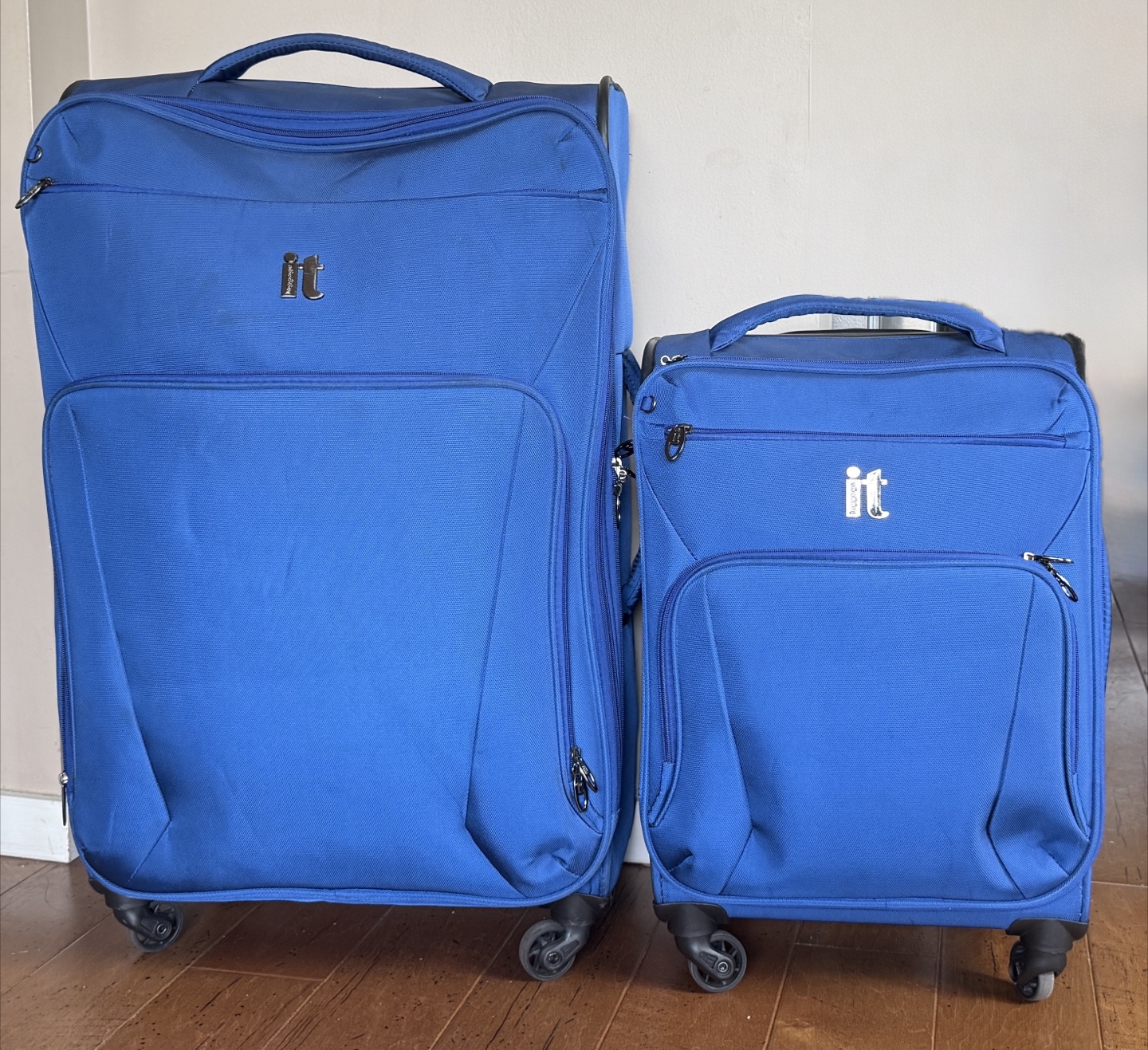 it Luggage Blue Carry-On and Large luggage