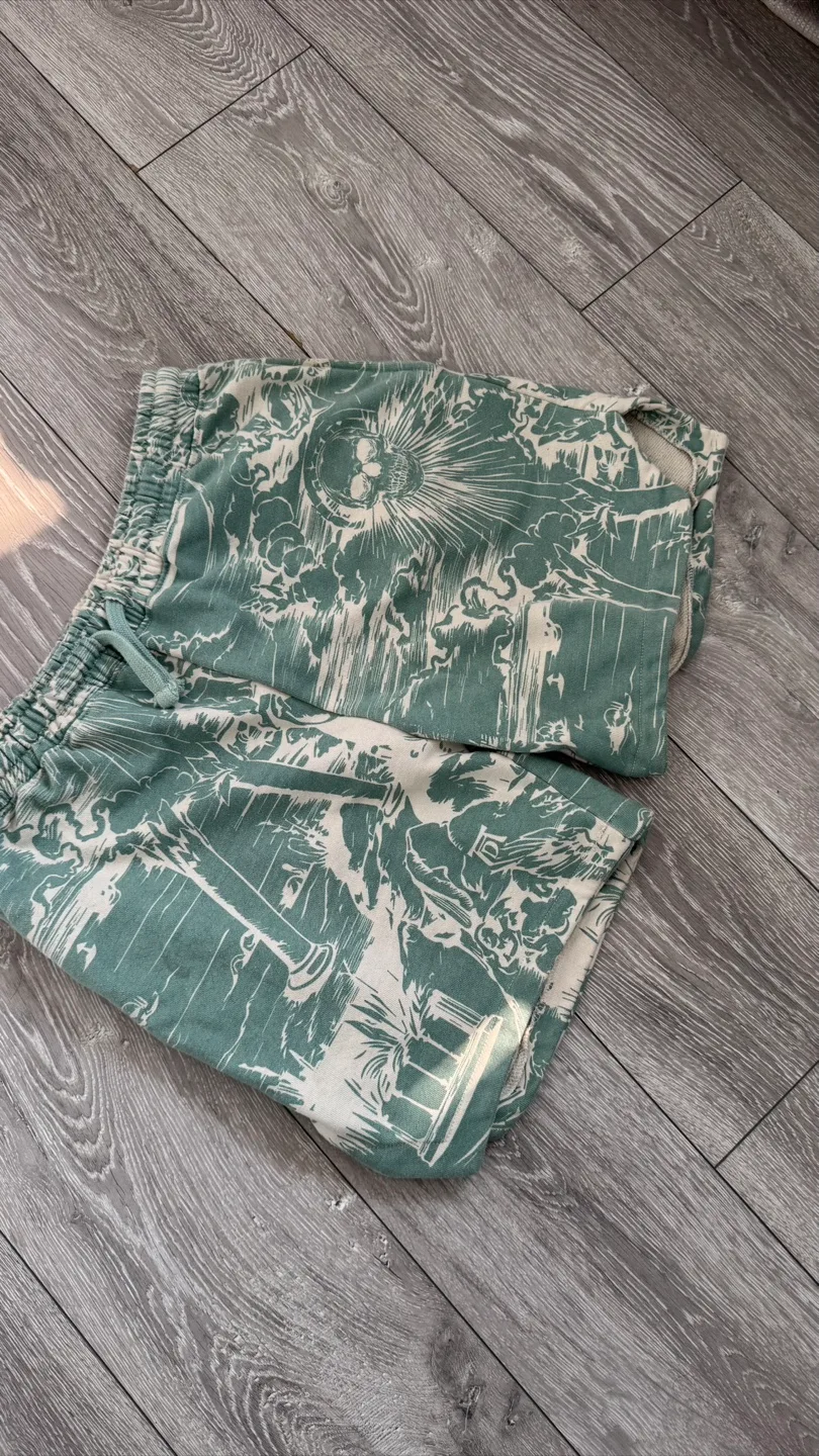 BoohooMAN Graphic Print Shorts - Size M thumbnail