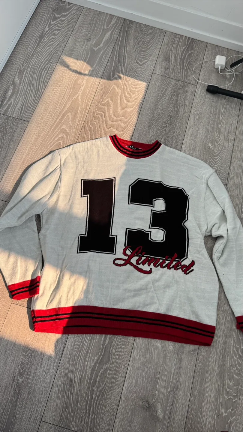 Sweater Size M thumbnail