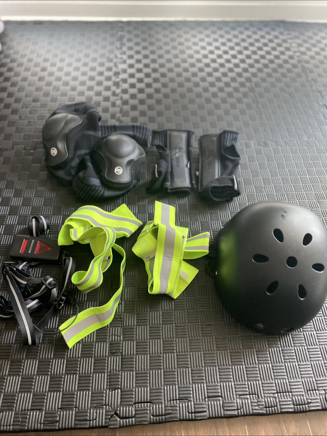 Falcon Inline Skates f6s size 43 with Pads and Helmet - photo 2