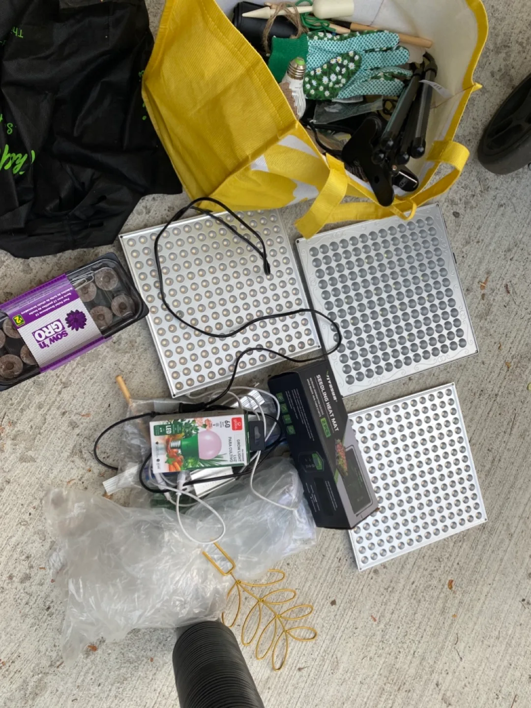 Hydro Grow Seedling Heat Mat & Grow Lights image indicator(4)