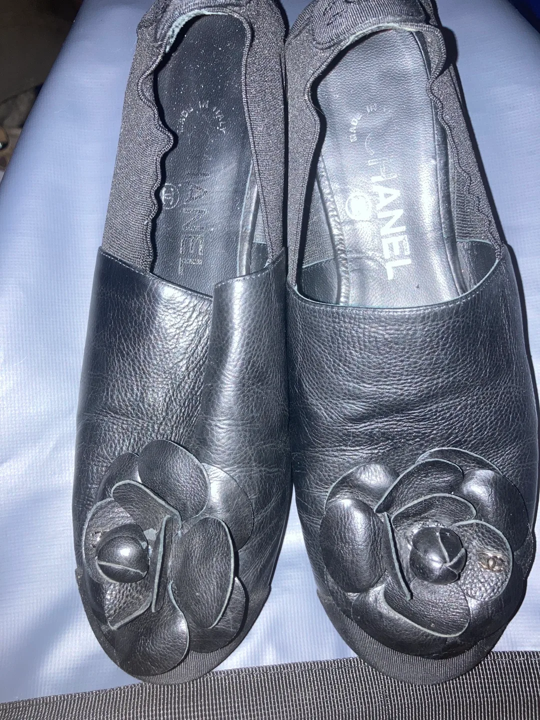 Chanel Black Leather Flower Ballet Flats thumbnail
