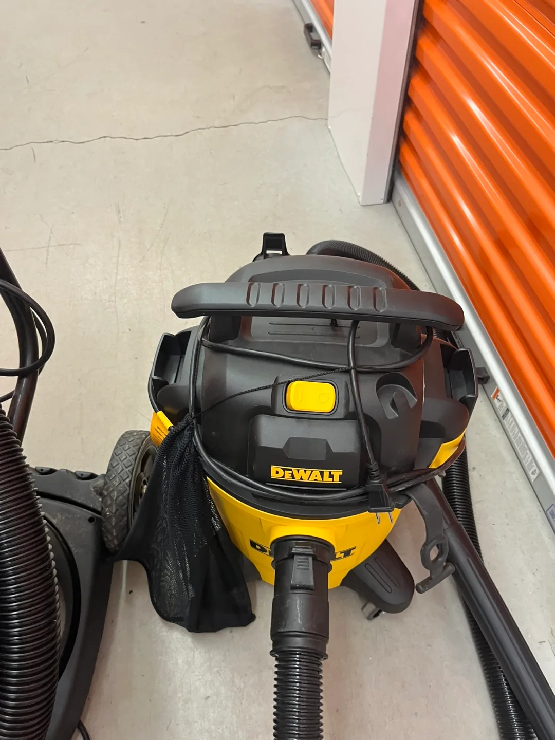 Shop-Vac & DeWalt Wet/Dry Vacuums image indicator(4)