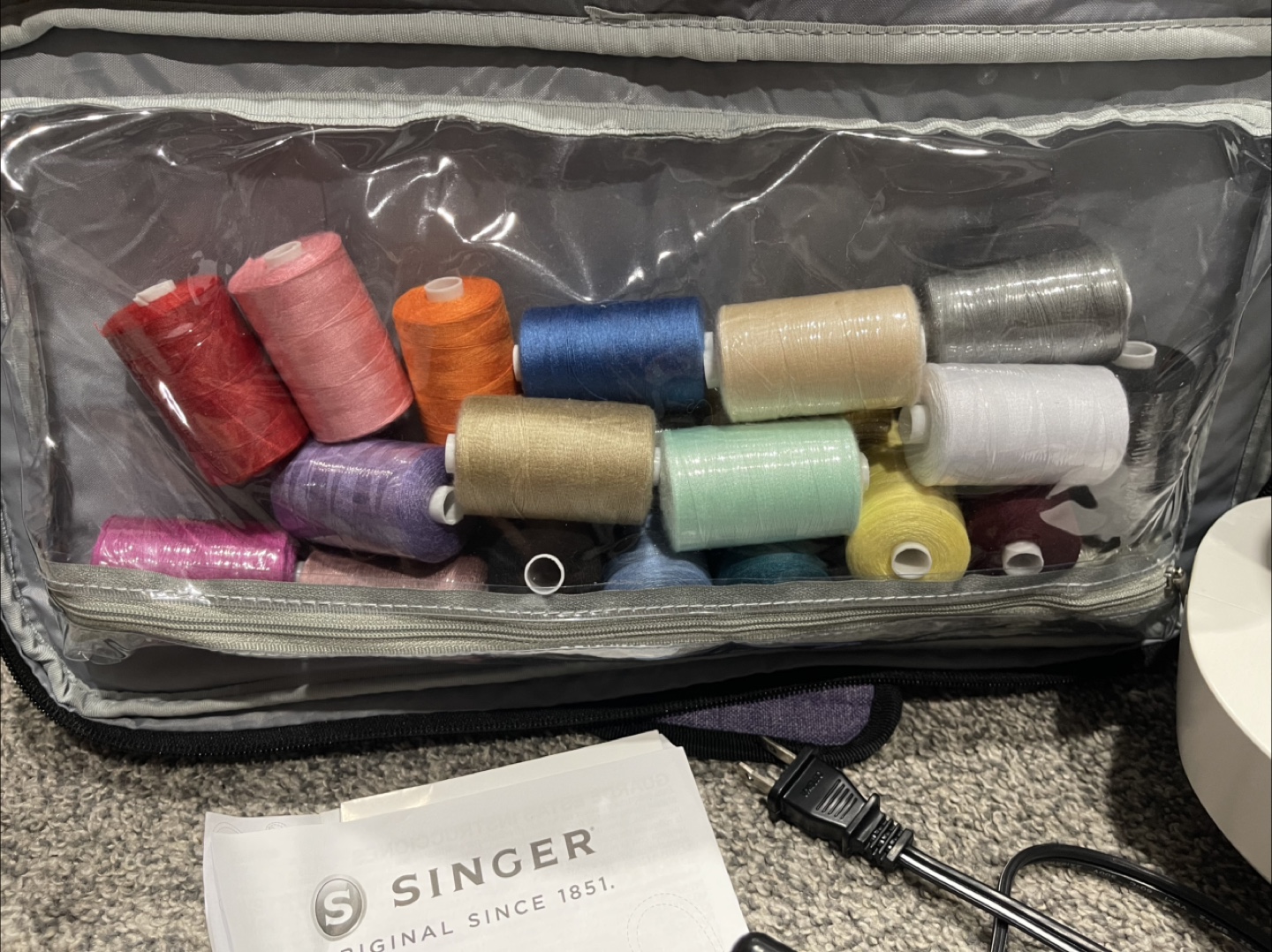 Singer Sewing Machine with Carrying Case - photo 2