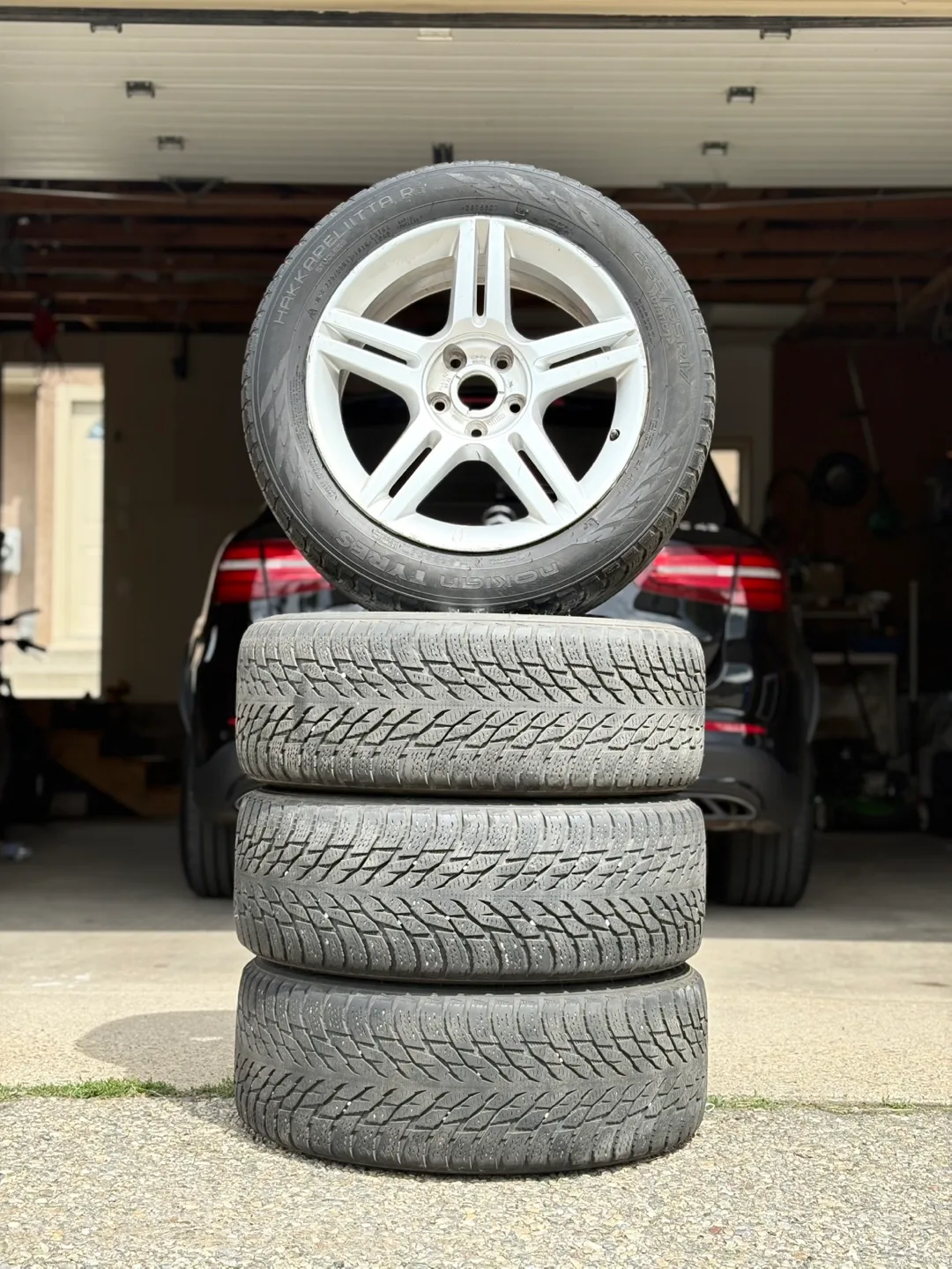 Set of 4 Hakkapeliitta R3 Winter Tires thumbnail