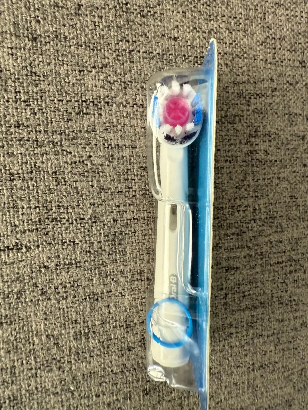 Oral-B 3D White Electric Toothbrush Replacement Brush Head thumbnail