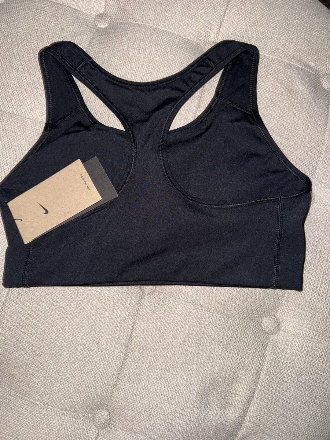 New Nike Dri-FIT Swoosh Sports Bra - Size M image indicator(2)