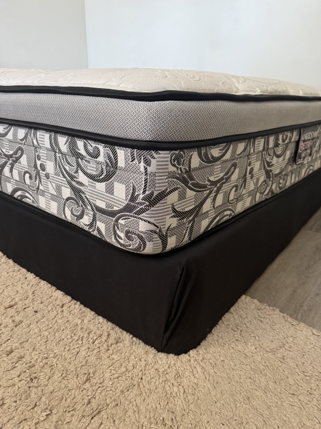 Kingsdown Mattress With spring box - photo 2