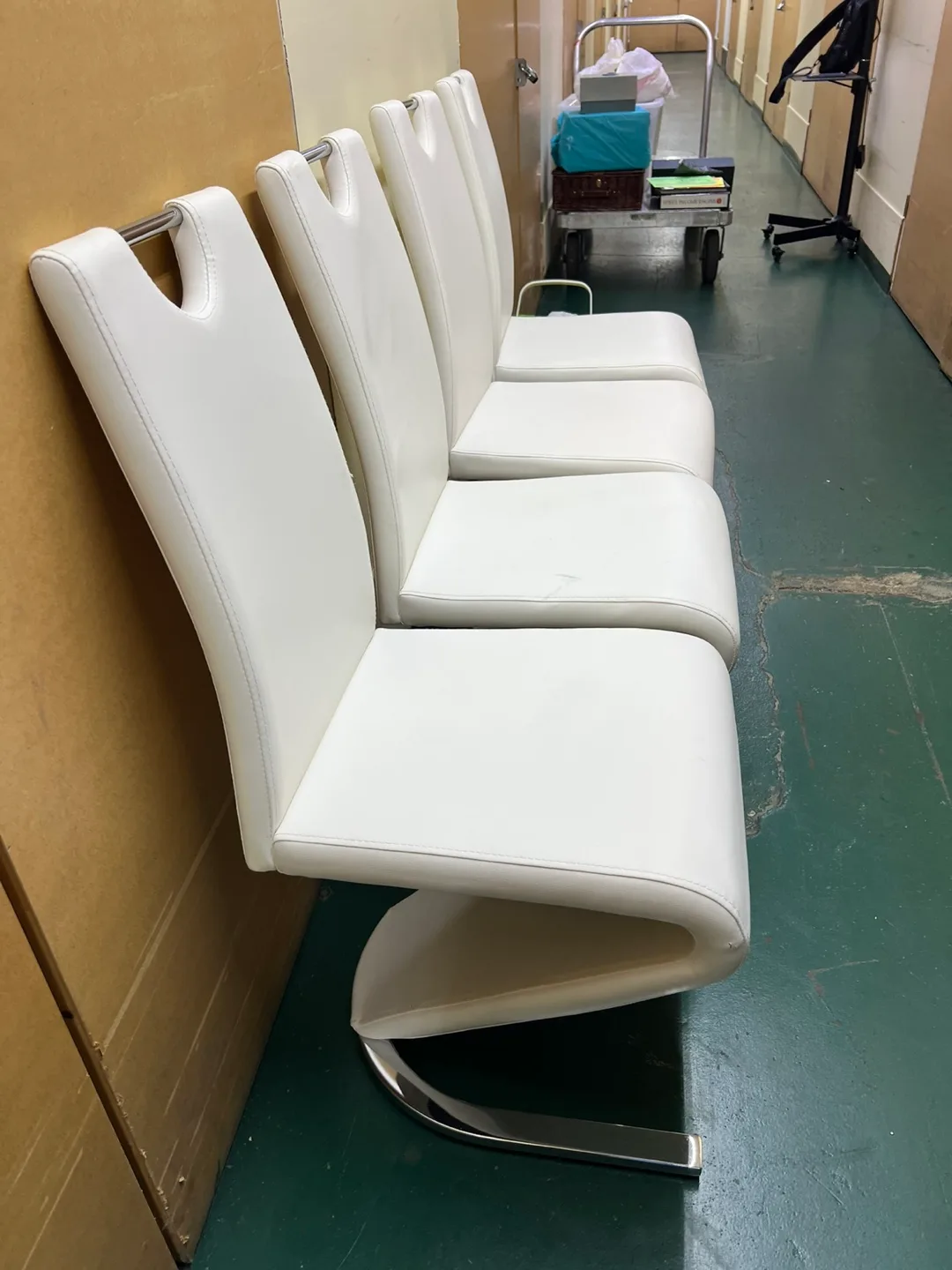 Set of 4 White Dining Chairs image indicator(3)