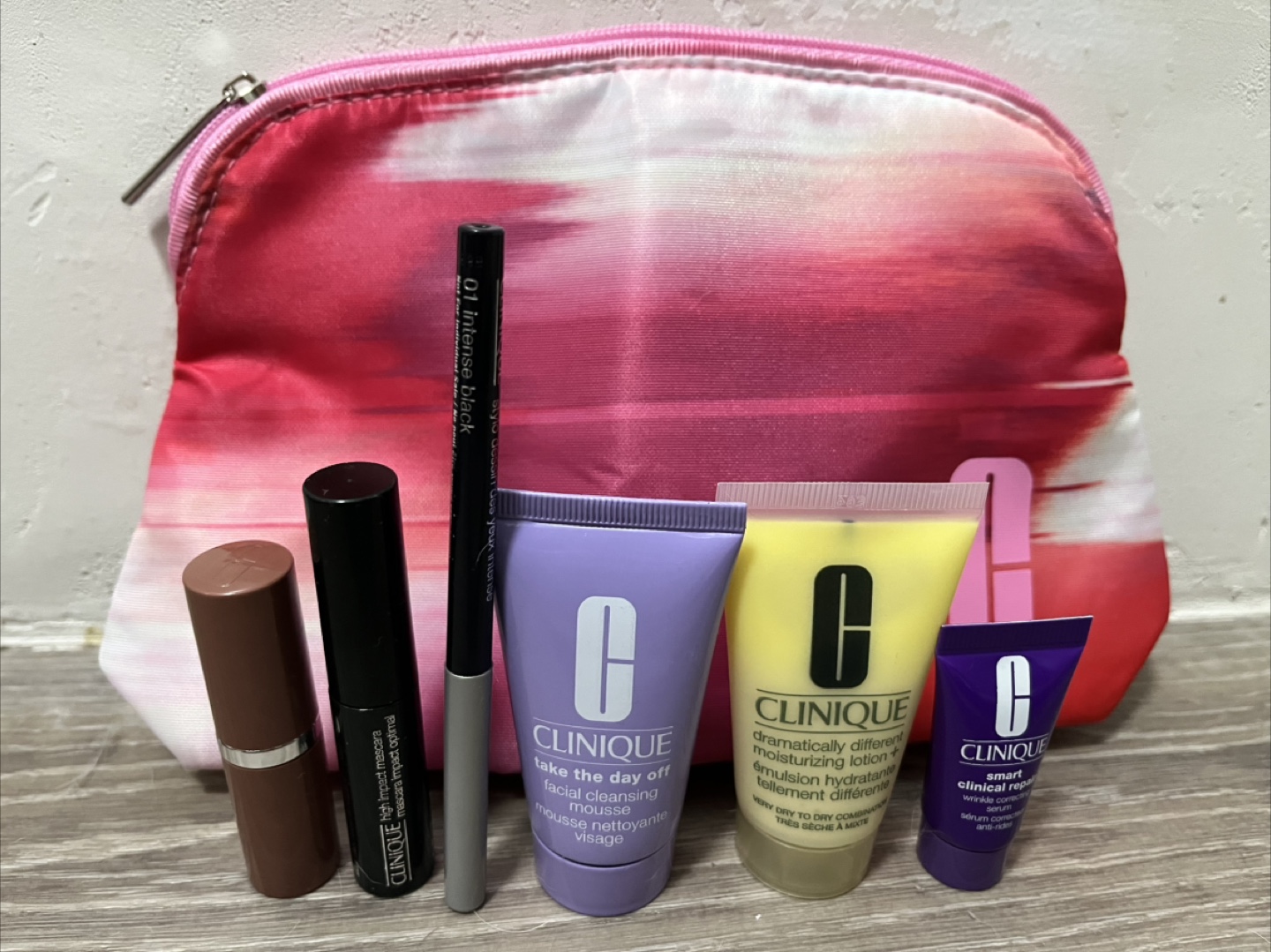 Clinique Makeup Set: Mascara, Lipstick, Eyeliner & More!