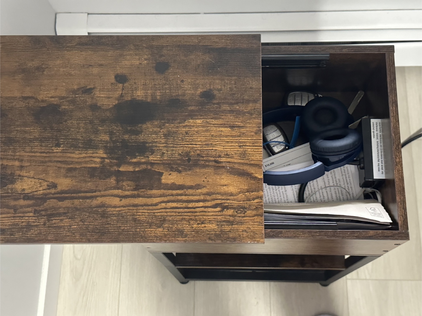 Table with USB Ports - photo 3