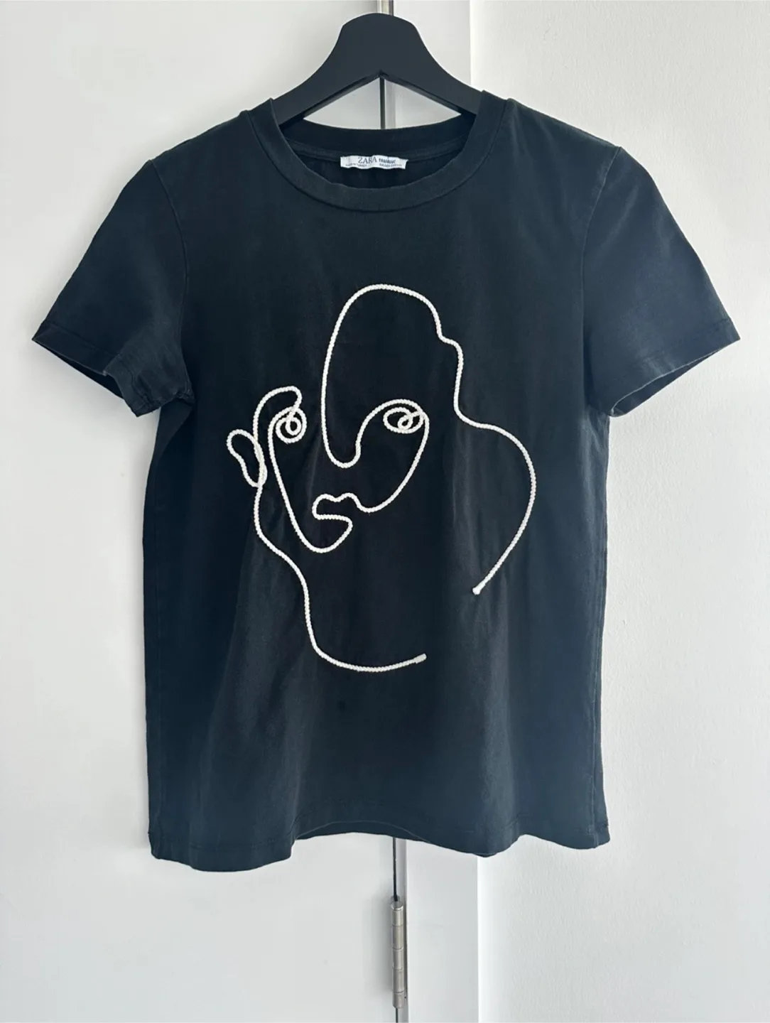 Zara Black Graphic T-Shirt image indicator(2)