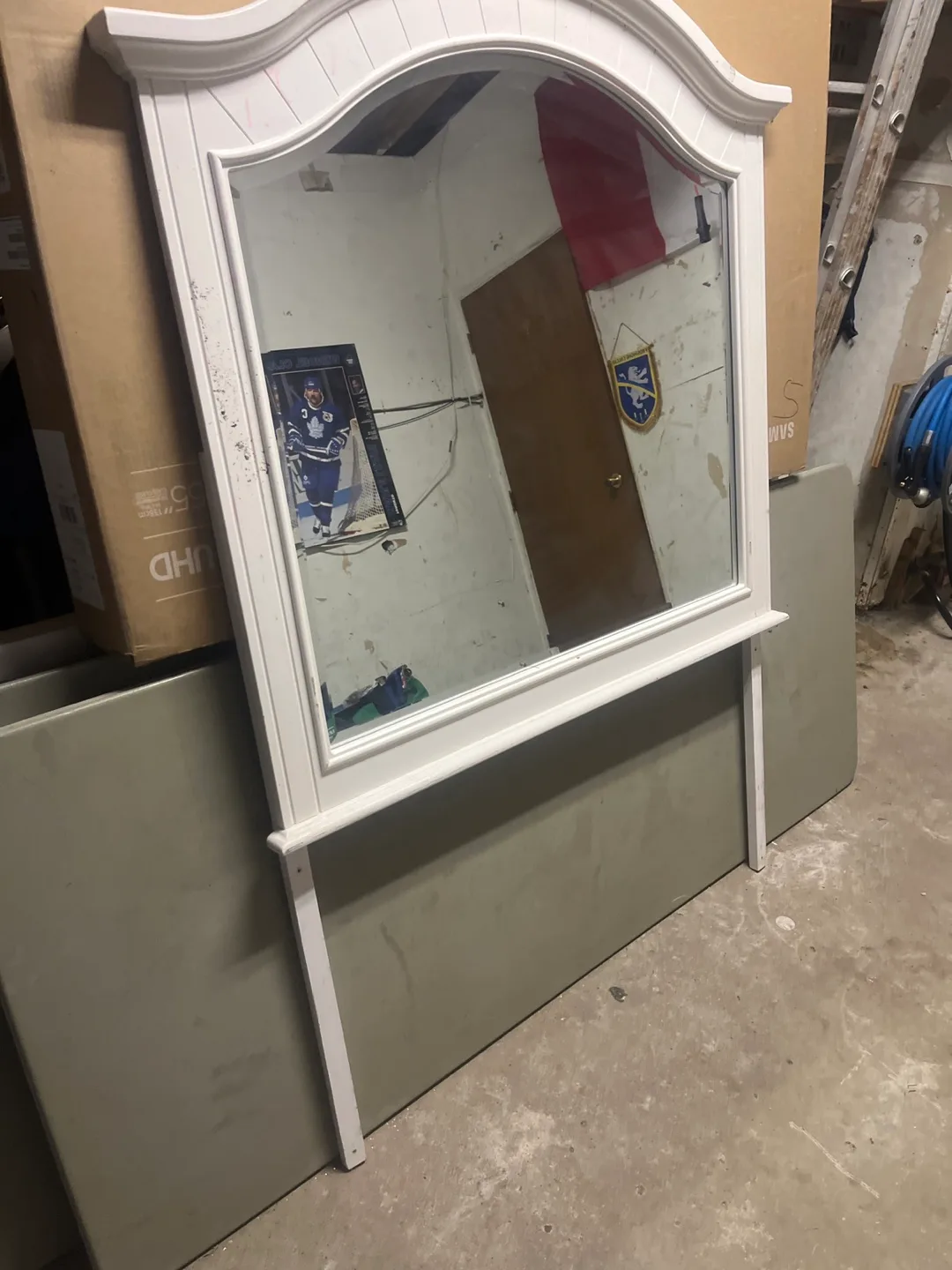 White Arched Wall Mirror image indicator(2)