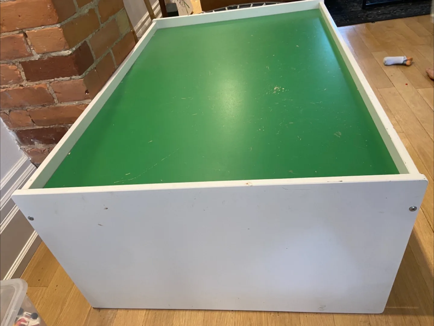 BRIO Green & White Play Table image indicator(4)