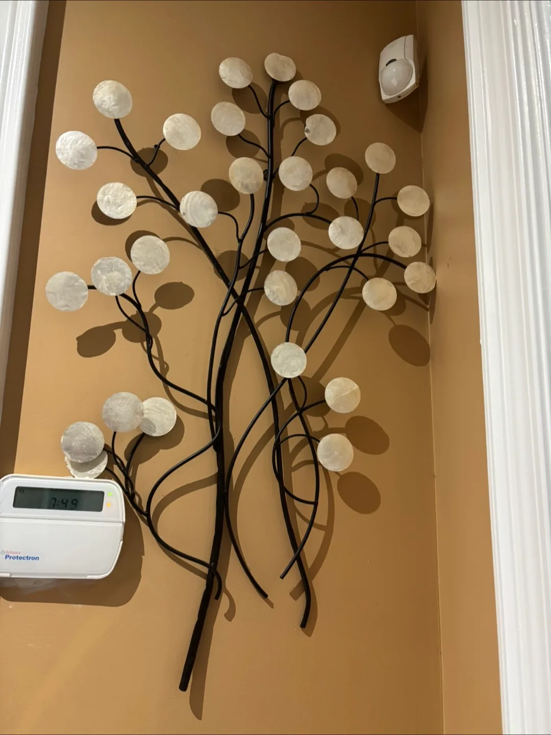 Metal Tree Wall Decor thumbnail