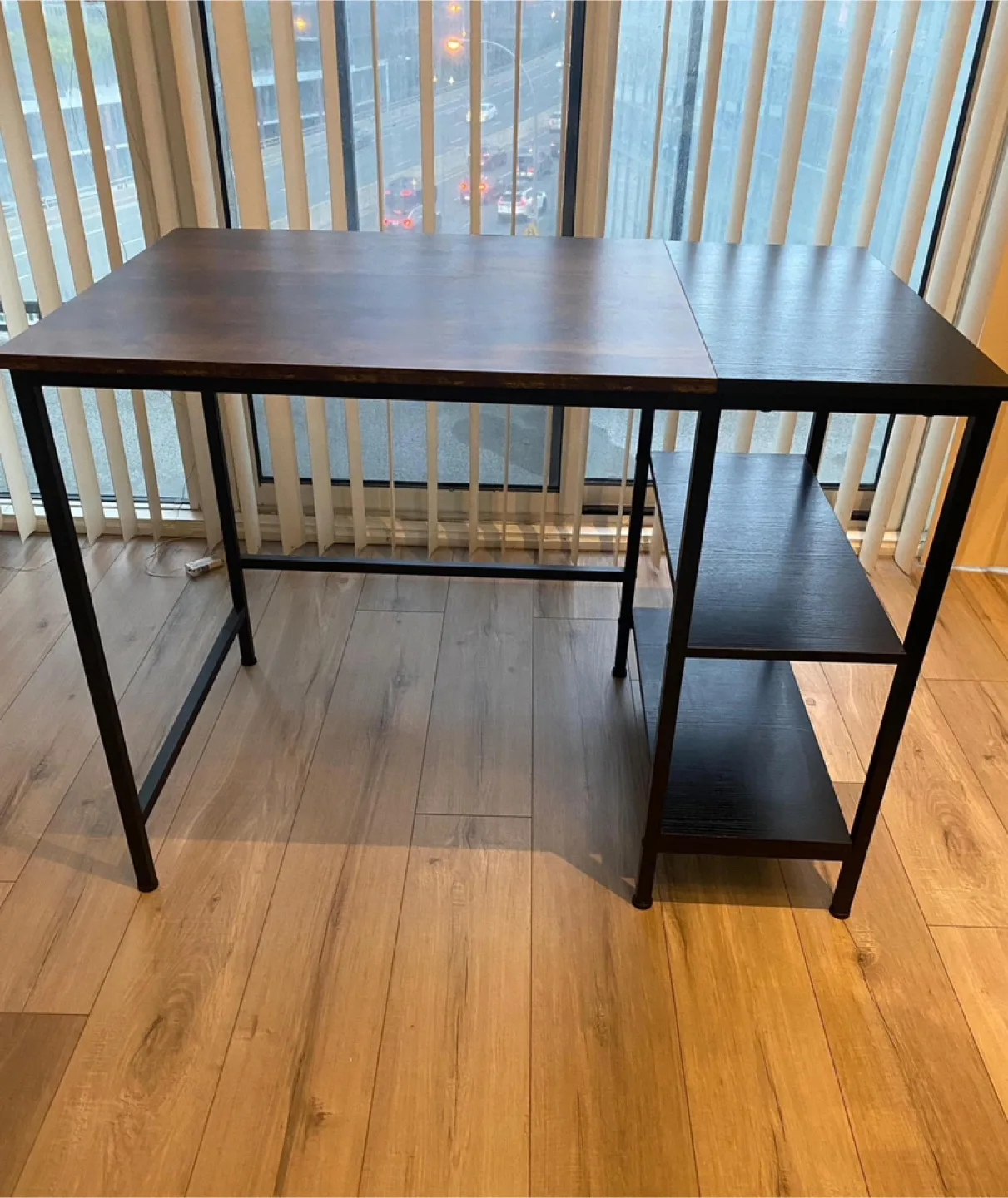 Sturdy workdesk with shelves thumbnail