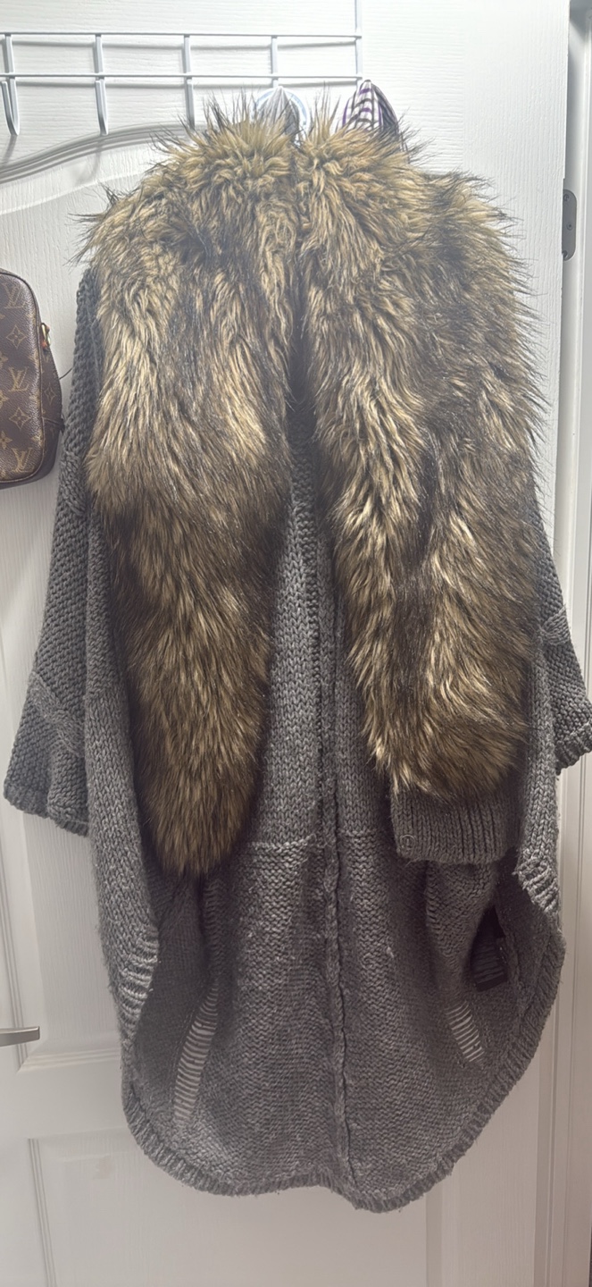 Guess Los Angeles Grey Knit Cardigan with Faux Fur Collar - M