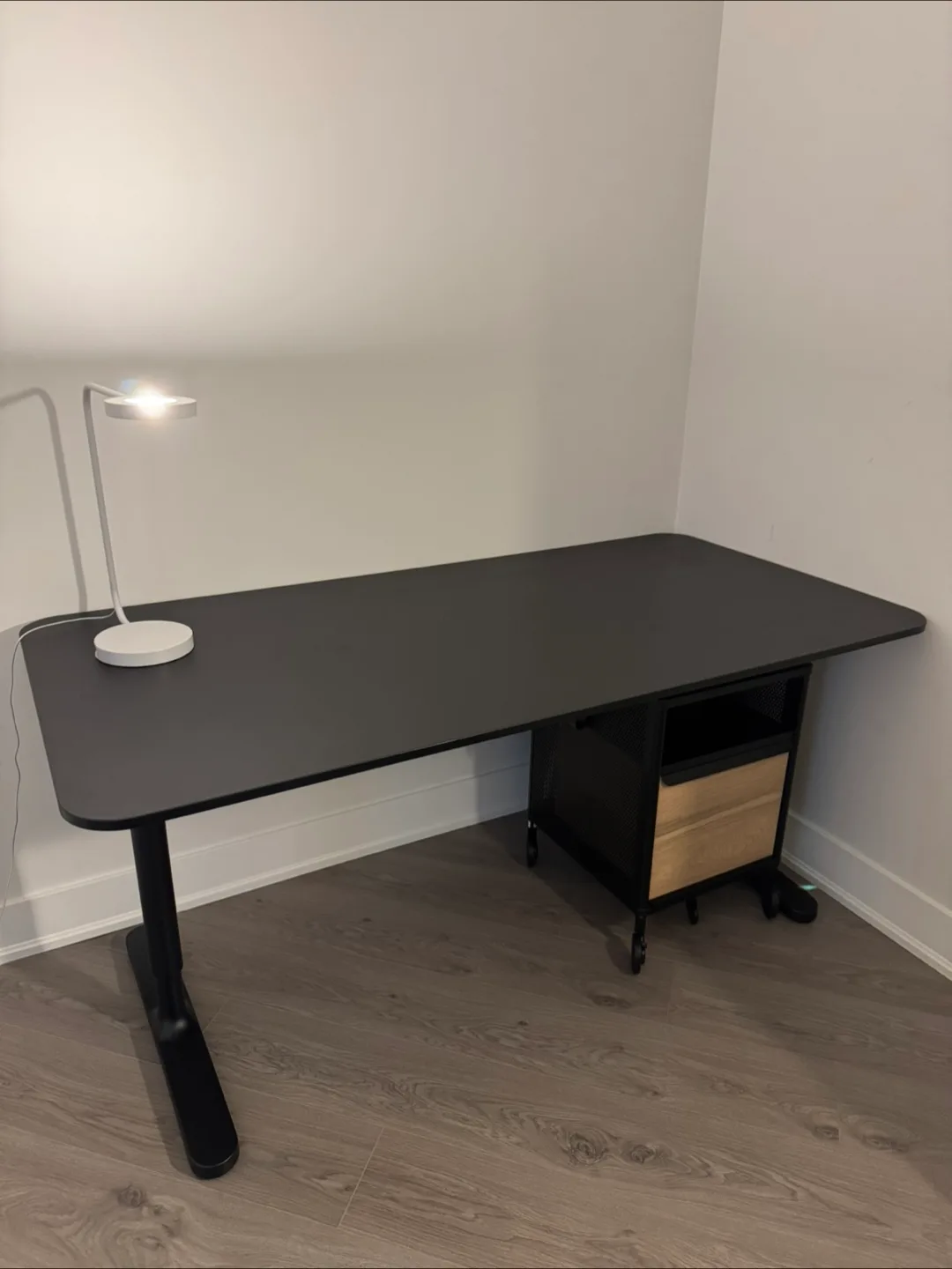 IKEA Bekant Desk image indicator(3)