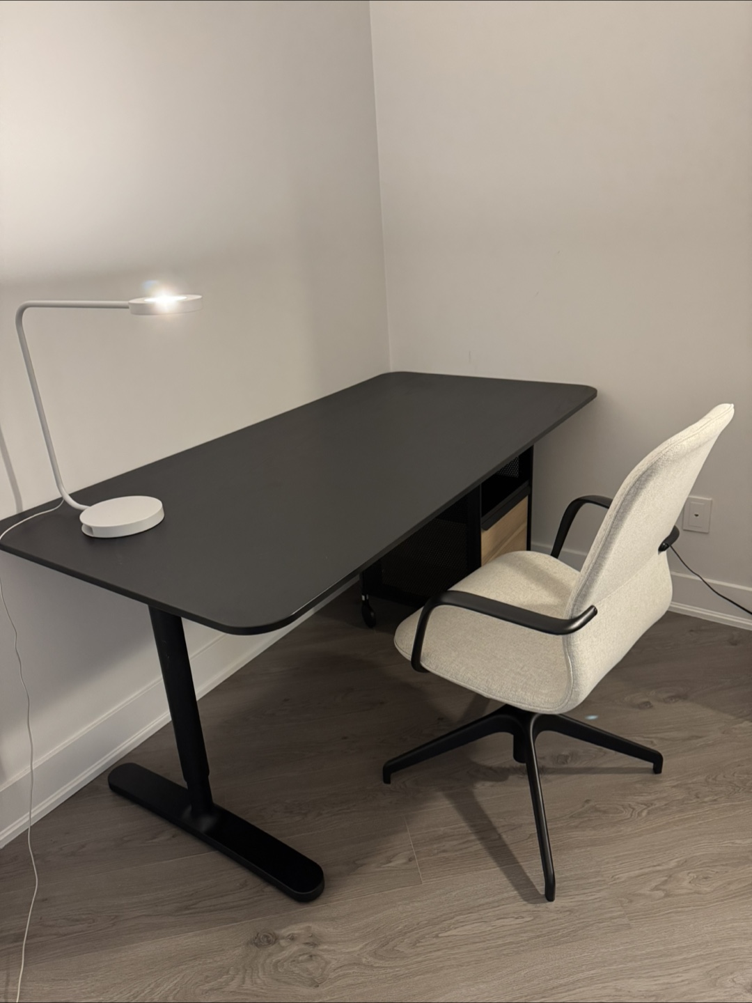 IKEA Bekant Desk - photo 4
