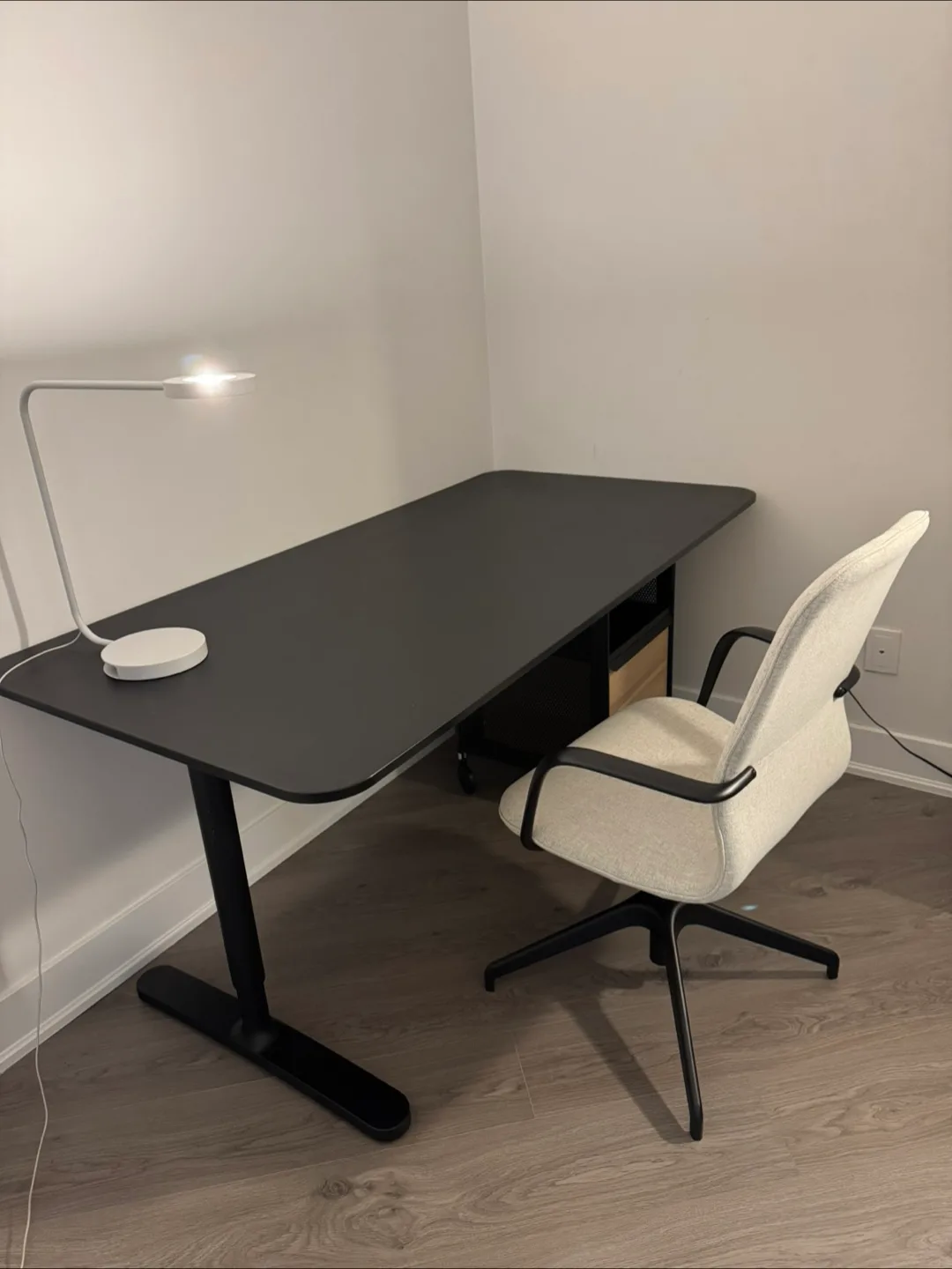 IKEA Bekant Desk image indicator(4)