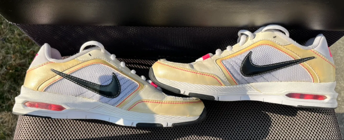 Women’s Nike Air Strong+ Training Sneakers - excellent condition image indicator(3)