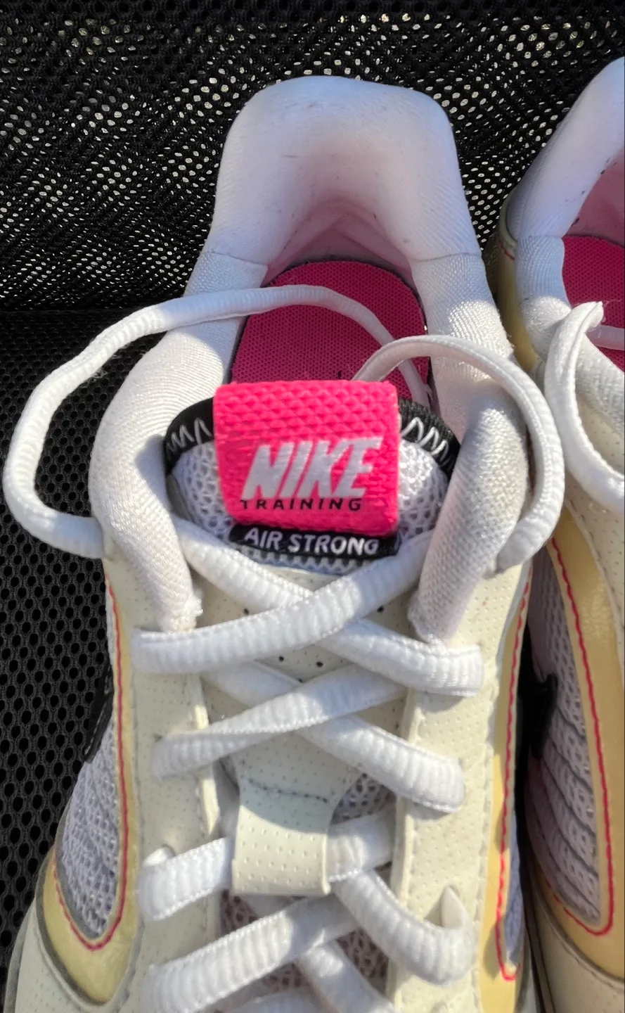 Women’s Nike Air Strong+ Training Sneakers - excellent condition image indicator(5)