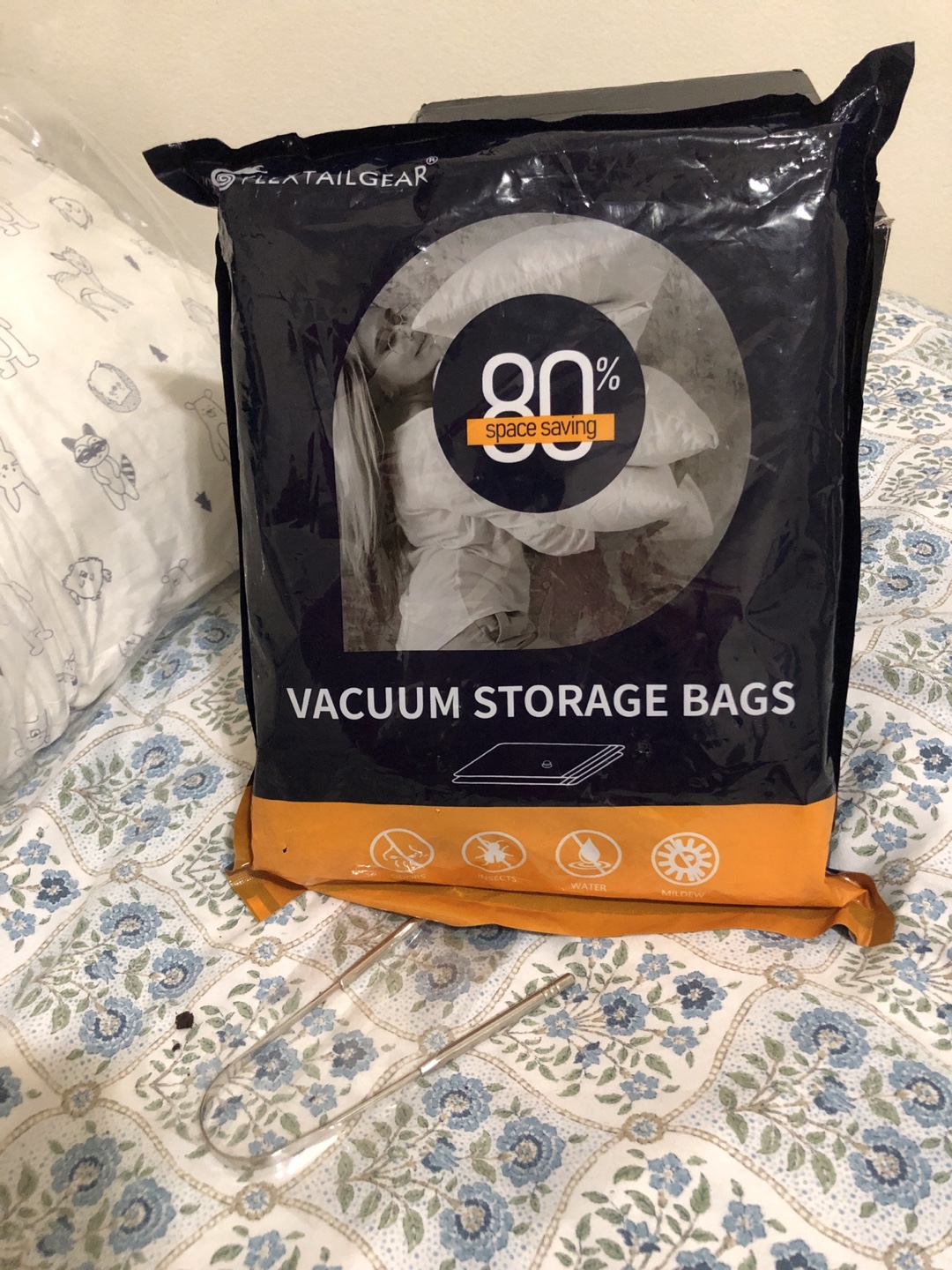 Flextailgear Vacuum Storage Bags (4 Large)