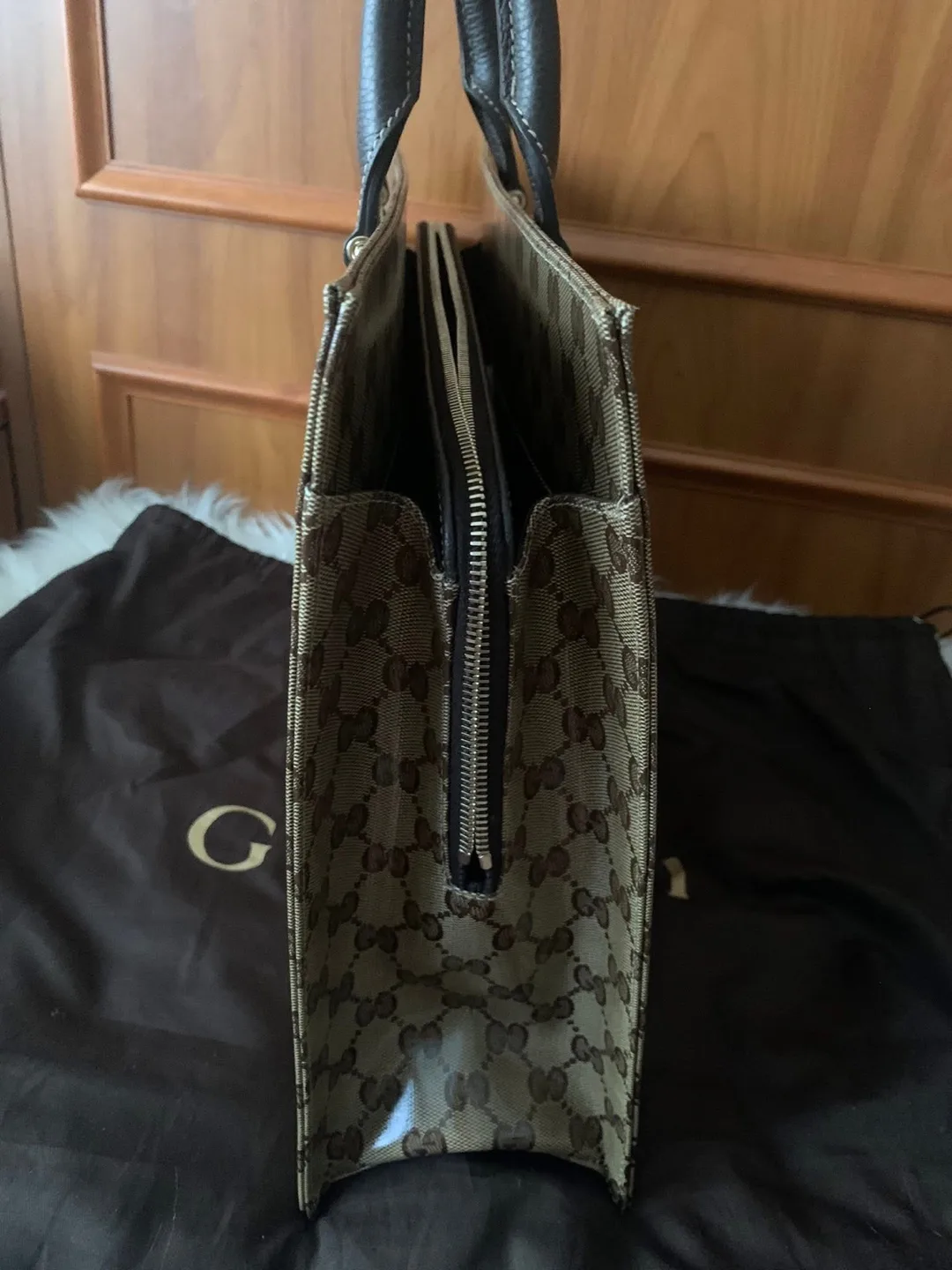 OTG Gucci Tote/Business Bag image indicator(4)