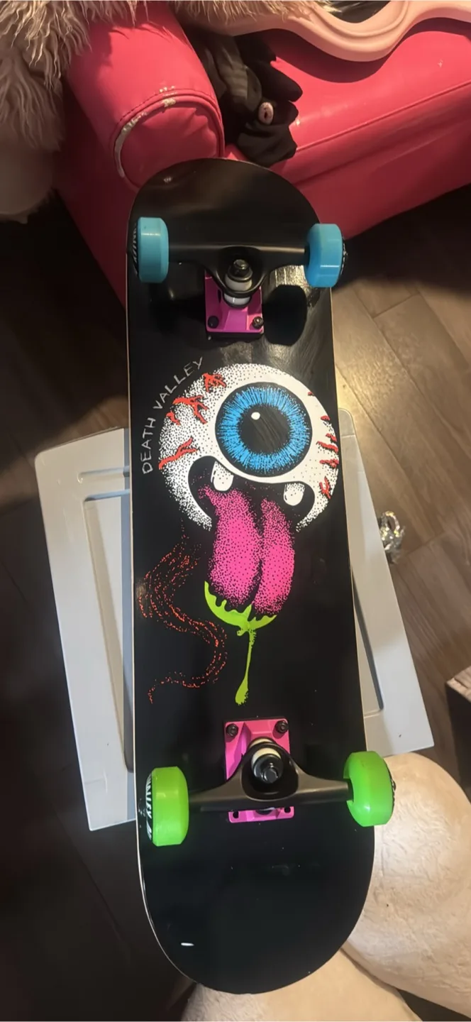 Death Valley Skateboard thumbnail