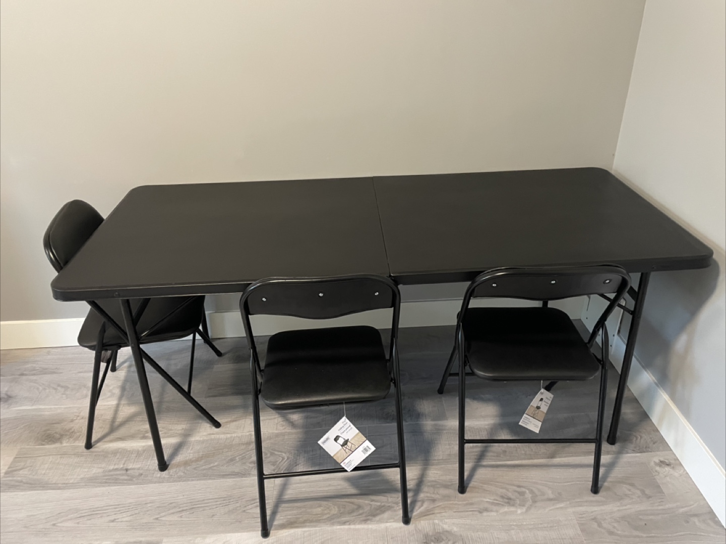Enduro Vinyl Folding table and chairs - Black