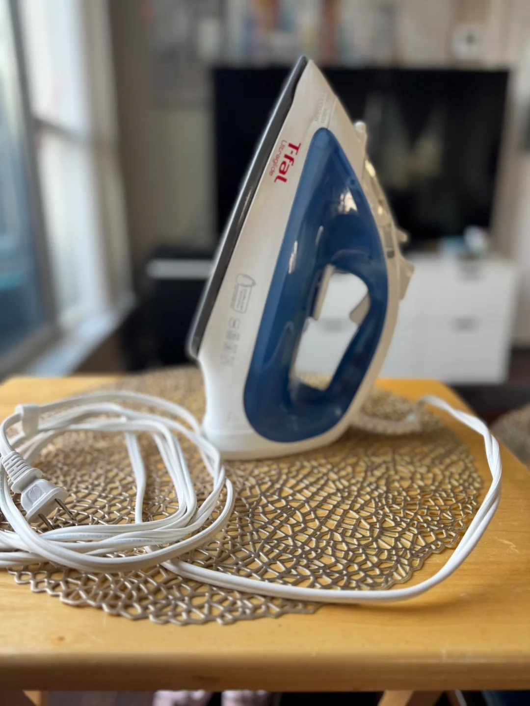 T-fal Ultraglide Iron - White & Blue image indicator(2)