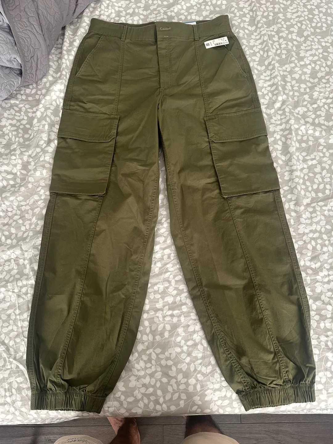 Reitmans Olive Green Jogger Pants - Size 32 Tall thumbnail