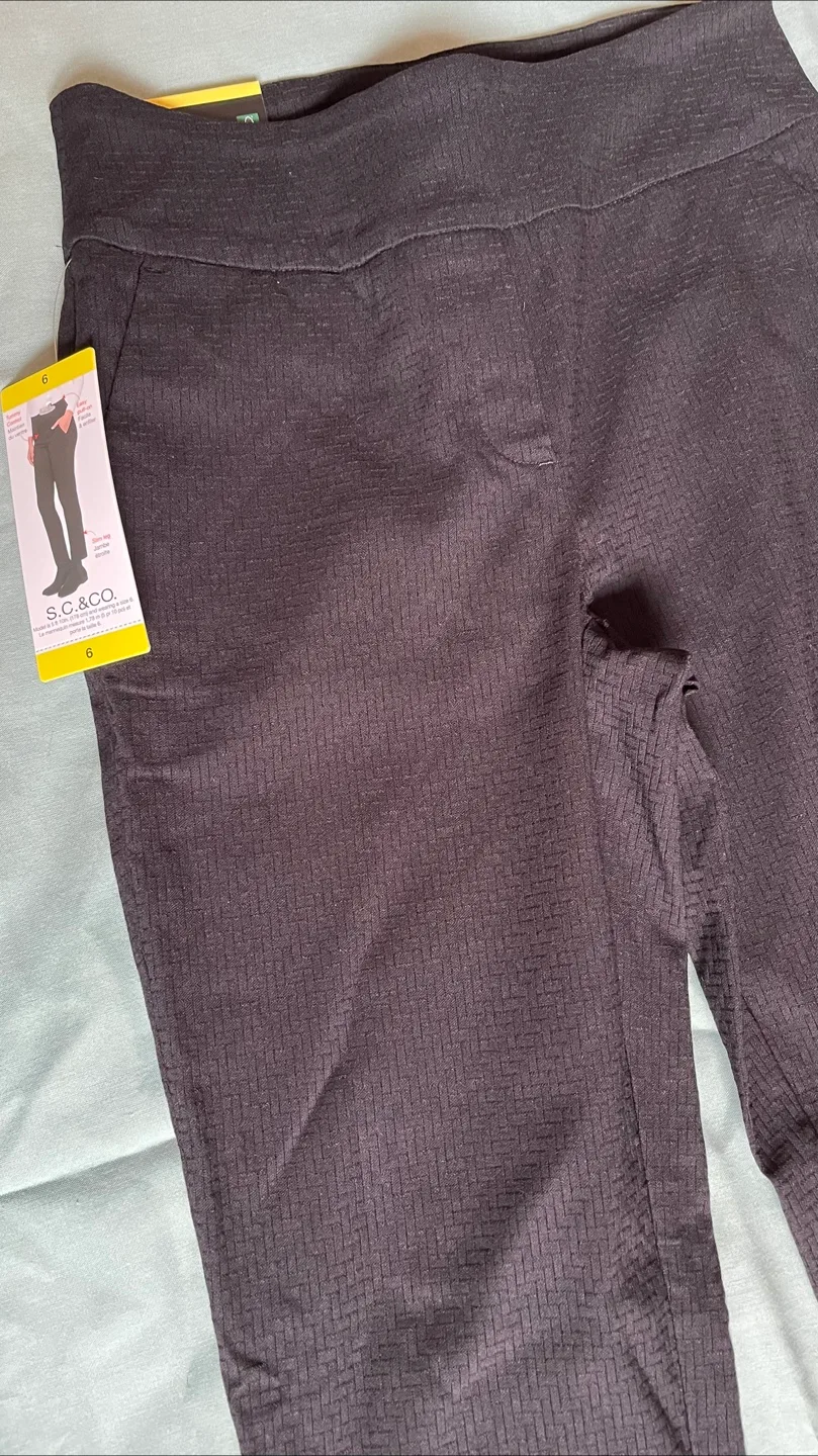 New S.C. & Co. Women's Pants - Size 6 image indicator(3)