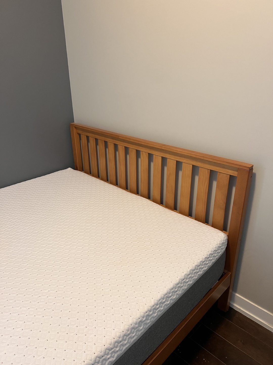 Queen Size Alexia Wood Platform Bed - photo 2