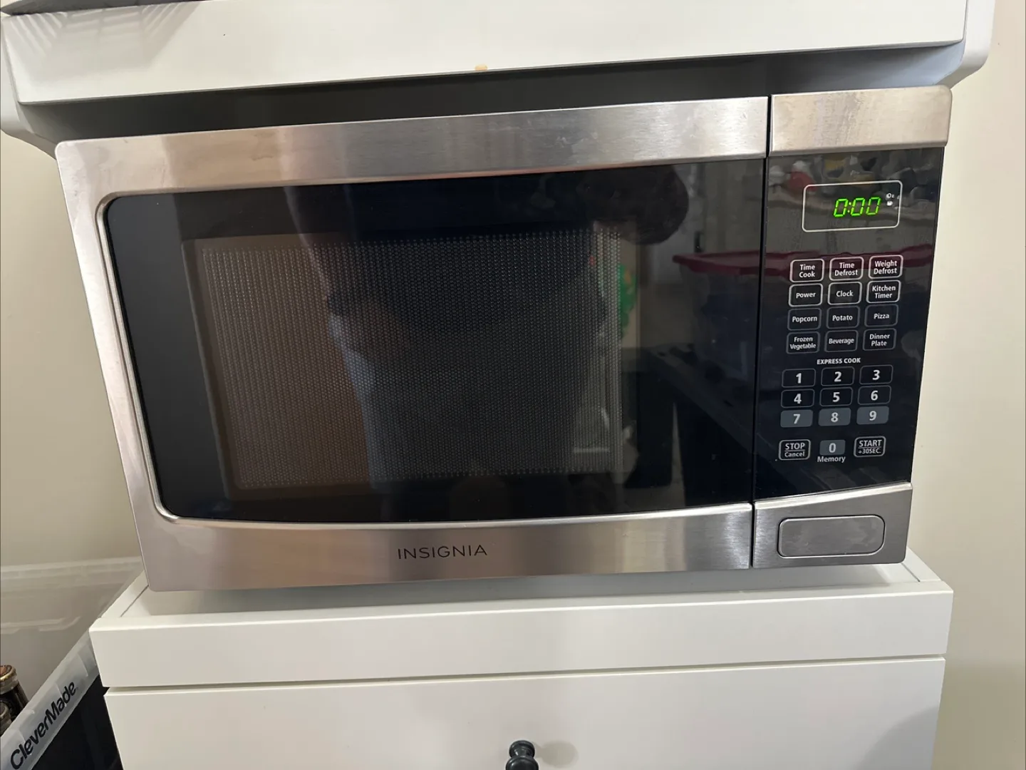 Insignia Microwave Oven thumbnail