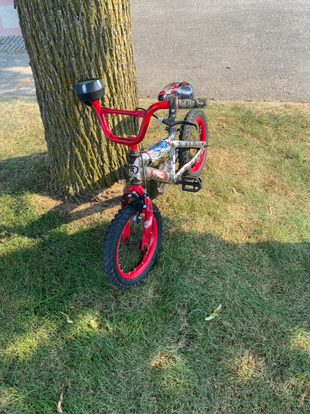 Hot Wheels Kids Bike - Red & Silver image indicator(3)